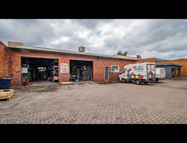 800M² BUILDING FOR SALE IN HERMANSTAD